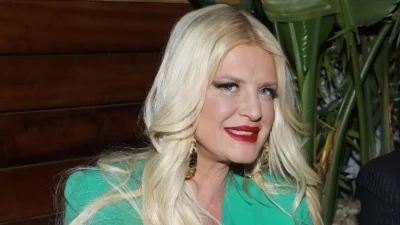 Με γούνινο καπέλο και ασορτί πανωφόρι - Η εμφάνιση της Μαρίνας Πατούλη στο Παρίσι που τράβηξε τα βλέμματα