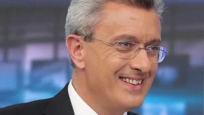 Είχε μαύρα μαλλιά και πολύ στιλ - Φωτογραφία του Νίκου Χατζηνικολάου από όταν ήταν νέος