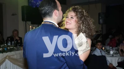 Αρραβώνας Μαυρικίου -  Ζήση: Ο παθιασμένος χορός του ζευγαριού - Οι τρυφερές φωτογραφίες