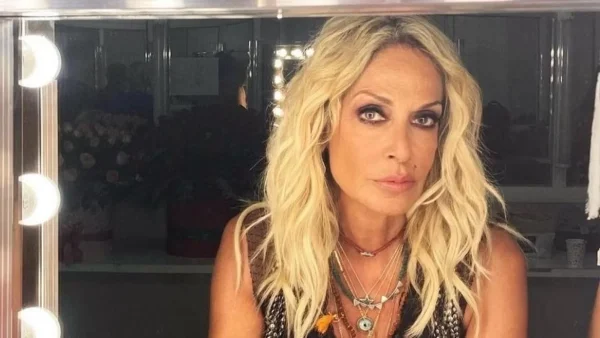 Με πισίνα, γήπεδο τέννις και μεγάλο μποστάνι - Ολόκληρη έπαυλη το σπίτι της Άννας Βίσση στην Εκάλη