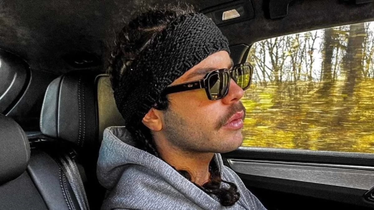 Με ξύλινα πατώματα και τεράστια παράθυρα - Φωτογραφία από το εσωτερικό του σπιτιού του Άγγελου Λάτσιου