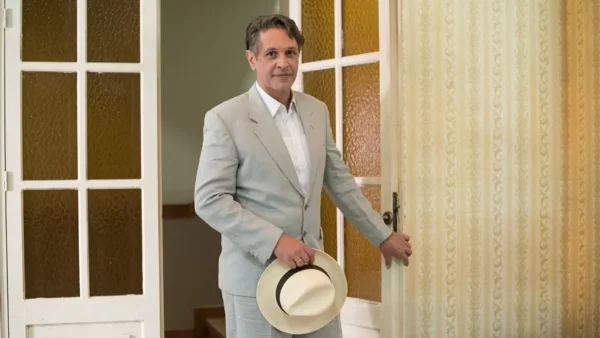 Άγριες Μέλισσες: Ο Ακύλας εκβιάζει τον Λευτέρη για να πείσει τη Ζωή να επιστρέψει σπίτι