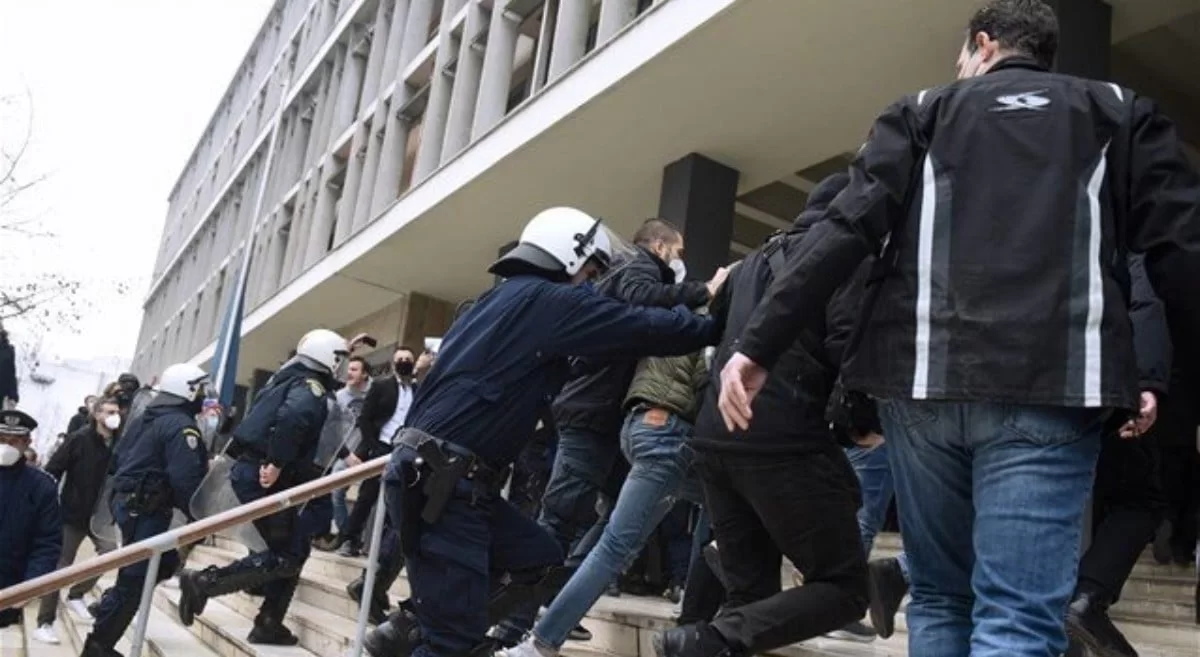 Δολοφονία 19χρονου Άλκη: Παραδόθηκε ο Έλληνας καταζητούμενος