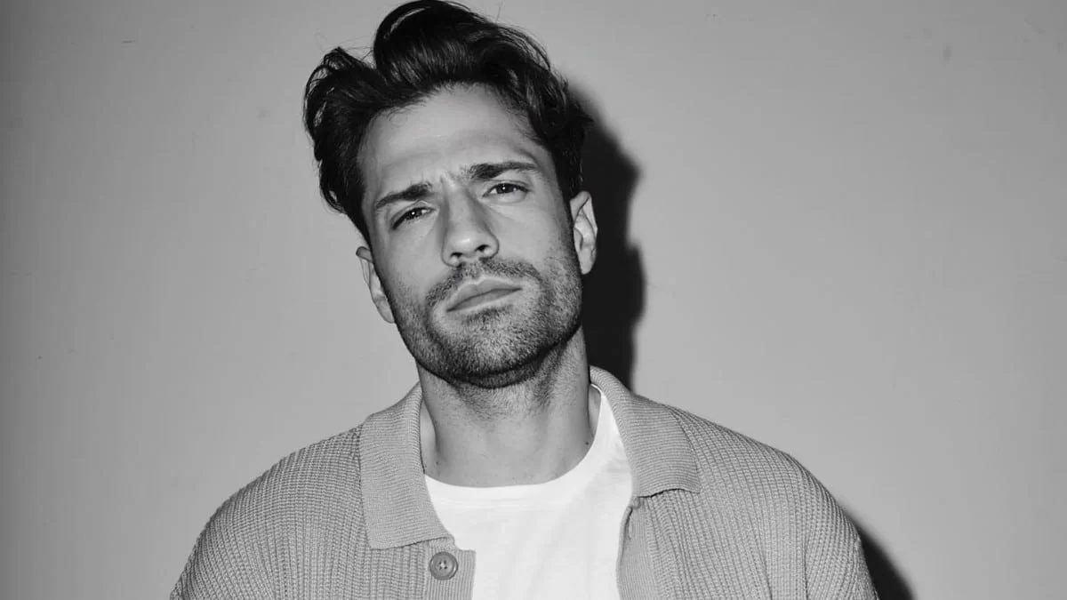 Στο πρόσωπο μοιάζουν ελάχιστα όμως είναι εξίσου γοητευτικός - Φωτογραφία του πατέρα του Κωνσταντίνου Αργυρού