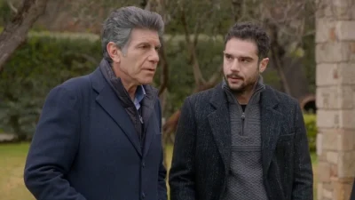 Σε ξένα χέρια: Συντετριμμένος ο Φεγκούδης - Κοιτά τα πράγματα που μάζεψε η Ντάντω από το καμένο εργοστάσιο