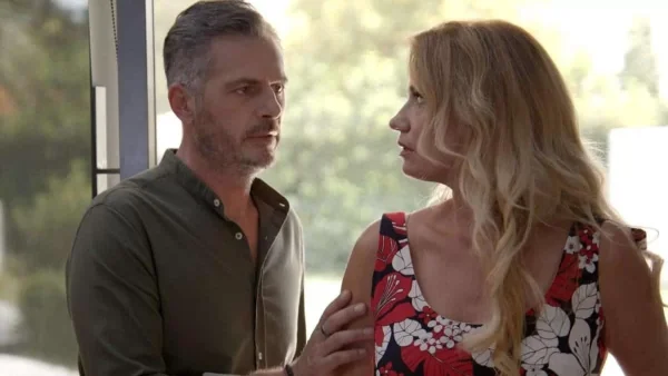 Άσε μας ρε μαμά: Η Ρωξάνη διώχνει τον Θωμά και του λέει ότι θα κινηθεί νομικά