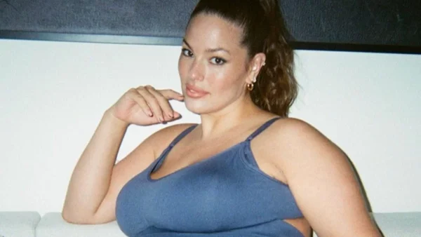 Ashley Graham: Μας συστήνει τα δίδυμα ένα μήνα μετά τη γέννηση τους - Η τρυφερή φωτογραφία