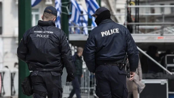 Συναγερμός στην Παλλήνη - Άνδρας κρατά σε ομηρία την οικογένειά του