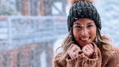 Με μαγιό μέσα στα χιόνια η Αθηνά Οικονομάκου - Η φωτογραφία που κάνει τον γύρο του διαδικτύου