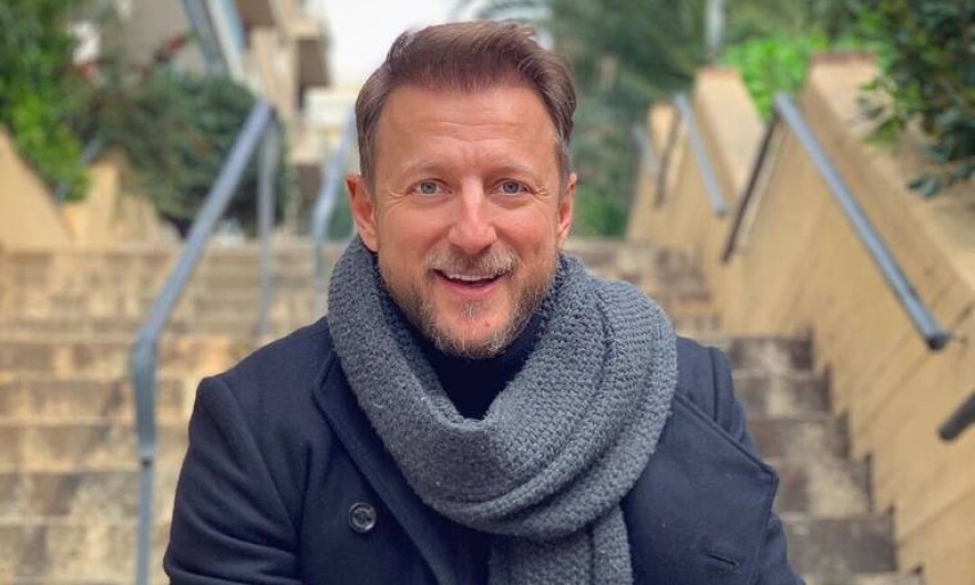  Κώστας Καραφώτης