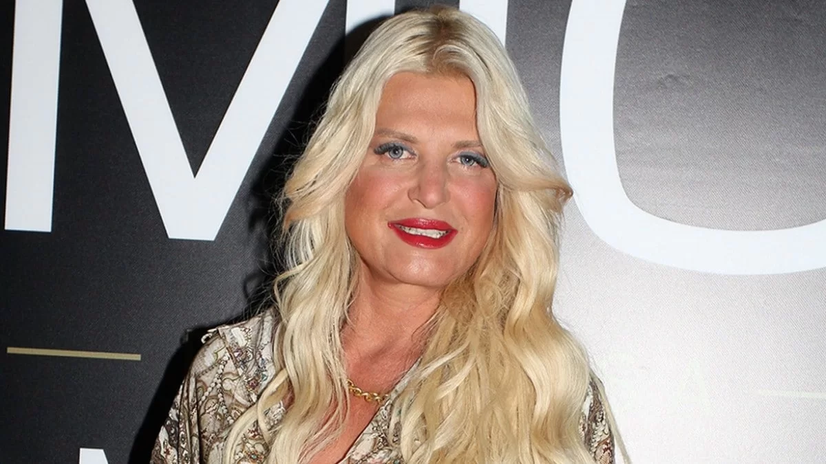 Ποζάρει ντυμένη στα λευκά μπροστά από μια μαγική θέα - Σούσουρο με την νέα ανάρτηση της Μαρίνας Πατούλη