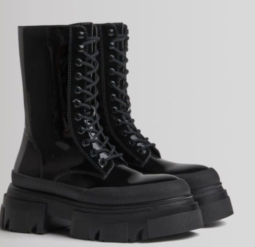 Το must have μποτάκι του Bershka που κοστίζει 19.99