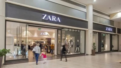 Ξεπουλάει στο λεπτό - Το φόρεμα των Zara που "κόβει" κιλά