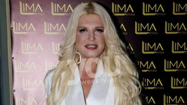 Μαρίνα Πατούλη: Το ασύλληπτο δώρο που δέχθηκε για τις 14/2 - Φτάνει μέχρι το ταβάνι του σπιτιού της