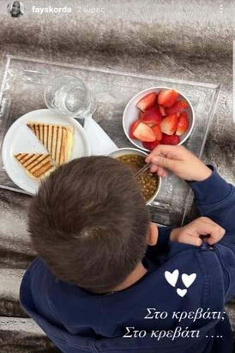 Πρωινό με τους γιους της η Φαίη Σκορδά