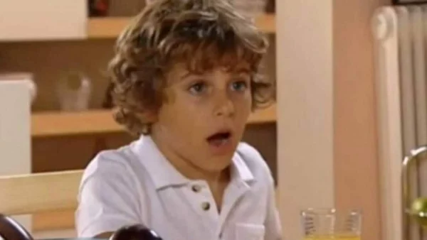 Ο Γιαννάκης από την σειρά "Ευτυχισμένοι μαζί" μεγάλωσε και άλλαξε εντελώς - Είναι πλέον αγνώριστος