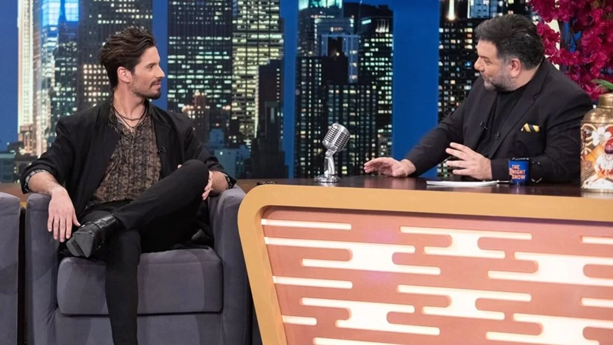 The 2night Show: Ο Γιώργος Καράβας ο αποψινός καλεσμένος του Γρηγόρη Αρναούτογλου