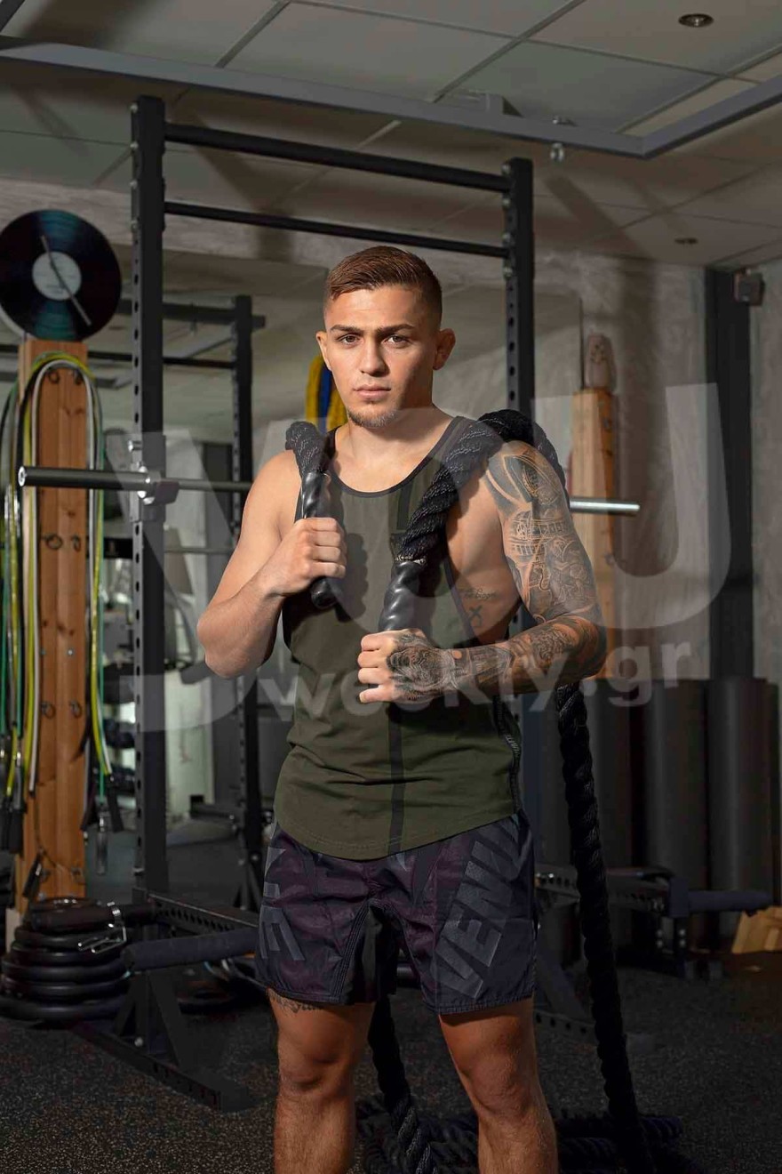 Survivor 5 - Πιλίδης περιοδικό YOU