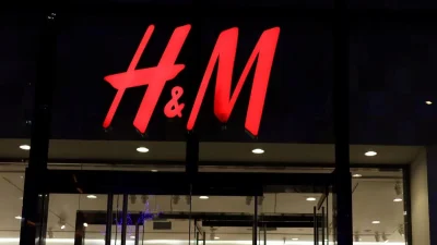Το πλεκτό φόρεμα από τα H&M που θα σου λύσει τα χέρια - Μένουν μόνο λίγα κομμάτια
