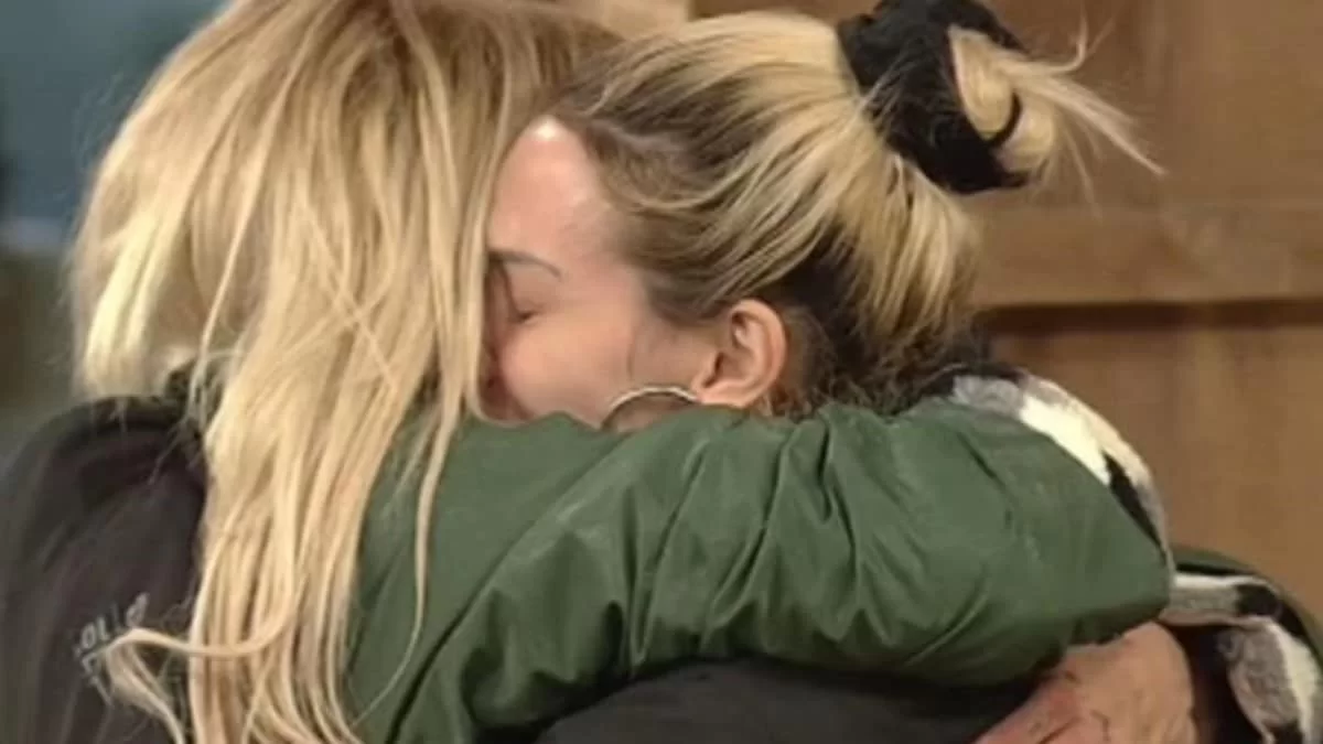 Φάρμα 2: Επέστρεψε η Αγγελική Ηλιάδη - Ξέσπασε σε κλάματα η Σάσα Μπάστα