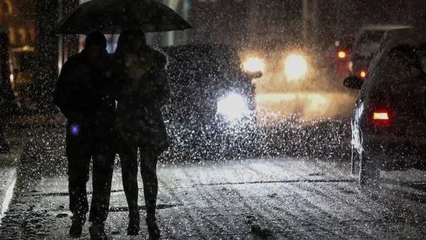 Καιρός (2/2): Βροχές και χιονοπτώσεις σήμερα - Μαίνεται η κακοκαιρία