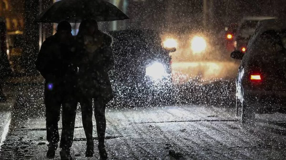 Καιρός (2/2): Βροχές και χιονοπτώσεις σήμερα - Μαίνεται η κακοκαιρία