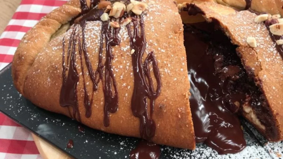 Έτοιμο σε 10 λεπτά - Λαχταριστό και ζεστό καλτσόνε σοκολάτας