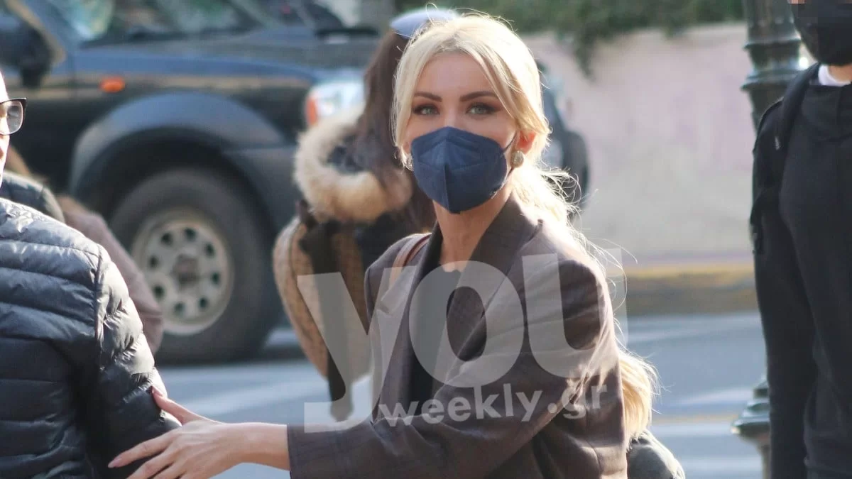 Περπάταγε και την κοίταζαν όλοι - Το look της Κατερίνας Καινούργιου που μαγνήτισε τα βλέμματα
