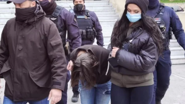 Τραγωδία Κυψέλη: Στην ανακρίτρια οδηγήθηκαν ο δολοφόνος και η σύντροφος του 7χρονου