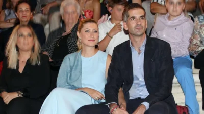 Παντρεύτηκαν και χώρισαν 6 χρόνια μετά - Ο σύζυγος της Σίας Κοσιώνη πριν τον Κώστα Μπακογιάννη