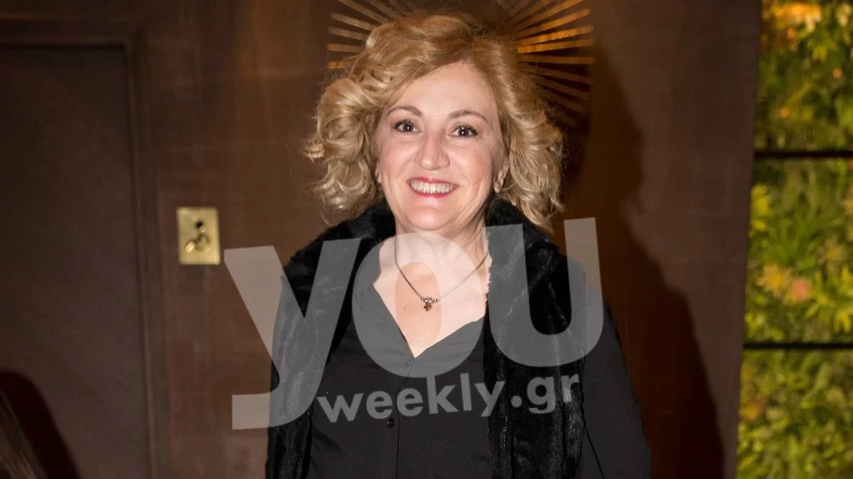 Σπάνια δημόσια εμφάνιση στο θέατρο για την Υρώ Μανέ με την κούκλα κόρη της - Αποκλειστικές φωτογραφίες