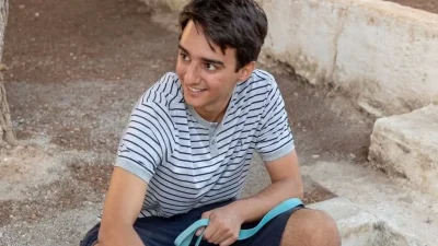 Μπαίνει στον Σασμό και την ερωτεύεται ο Μανόλης - Το όμορφο τυφλό κορίτσι που κλέβει την καρδιά του