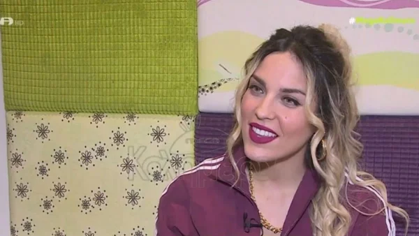 "Υπήρχε ένταση, έφευγαν καρέκλες" - Κόλαφος η Μαντω Γαστεράτου για τη συνεργασία με τον Κωστόπουλο