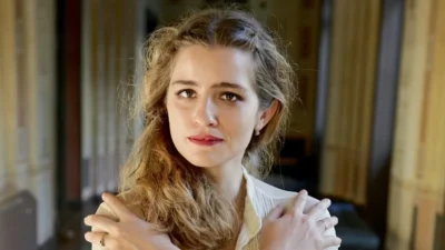 Cozy, ζεστό και γεμάτο με φυτά - Το «αρχοντικό» σπίτι της Μαρία Κίτσου