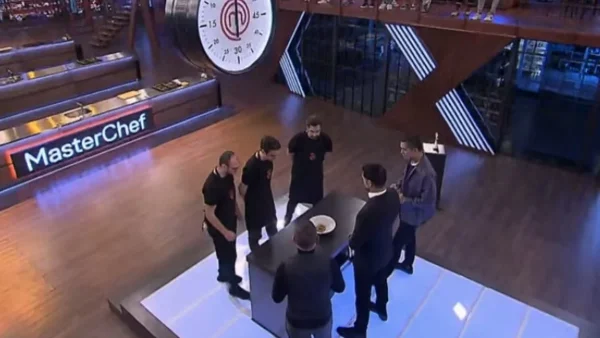 MasterChef 6: ''Σκάλωσε'' ο Κουτσόπουλος με το αντικείμενο που εμφάνισε παίκτης - «Τι είναι αυτό...»