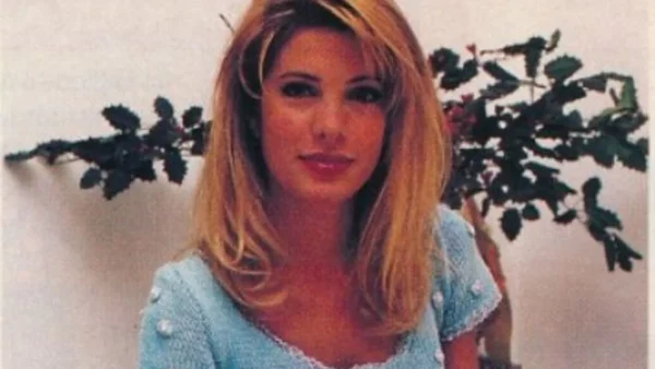 Γοητευτικός γκριζομάλλης πια - Σπάνιες φωτογραφίες από τον πρώτο σύντροφο της Ελένης Μενεγάκη