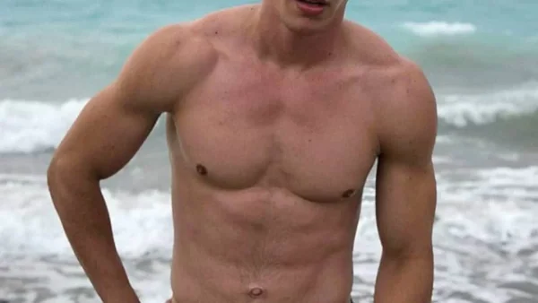 Γνωστός ηθοποιός αποκαλύπτει - «Έχω συνευρεθεί ερωτικά σε παραλία, είχε κόσμο...»