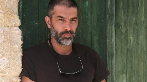 «Δεν μπορώ να την ξεχάσω! Με γοήτευε απίστευτα» - Η αποκάλυψη που έκανε για πρώτη φορά ο Βασίλης Μπισμπίκης