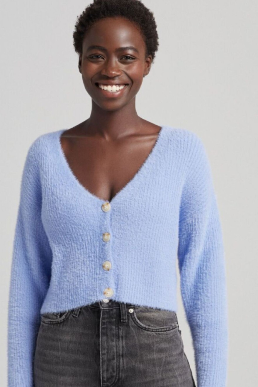 Αυτή είναι η ζακέτα που θα σε κρατήσει ζεστή δίνοντας σου στυλ