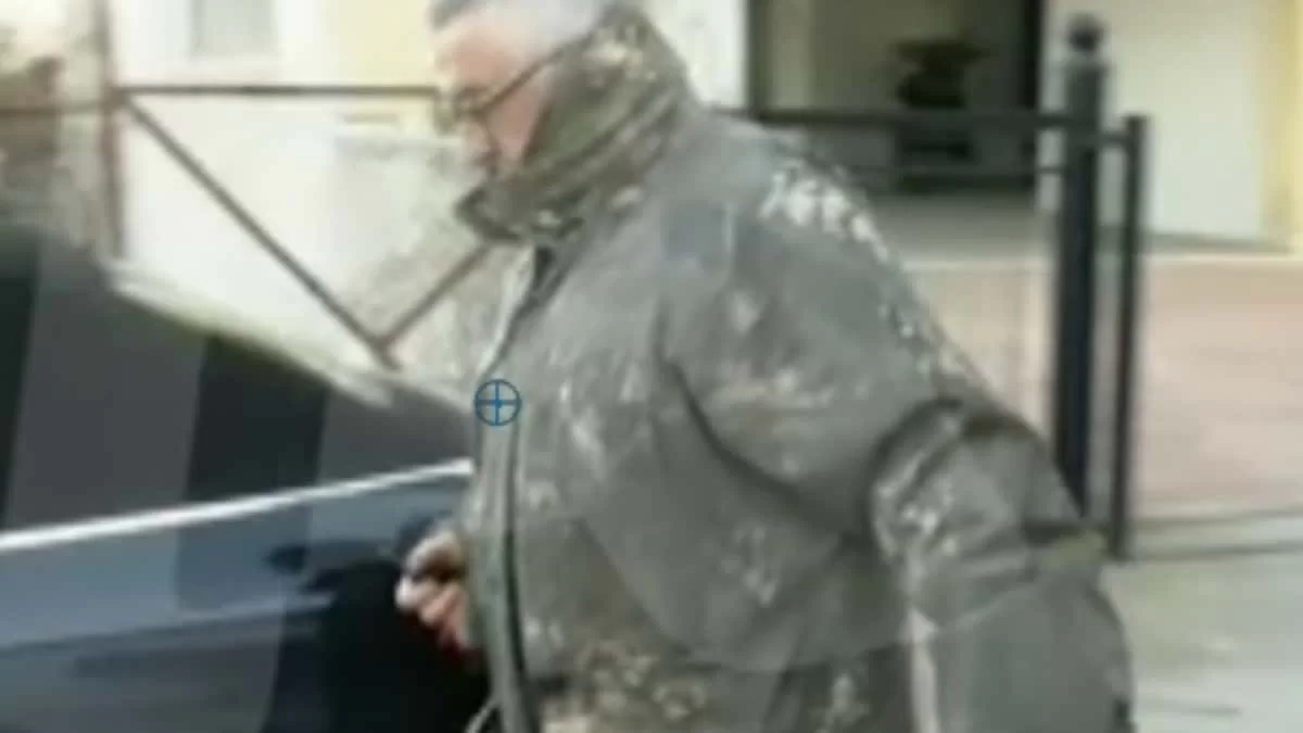 Στάθης Παναγιωτόπουλος: Καρέ - καρέ η στιγμή που φεύγει από το σπίτι του λίγο πριν την δίκη