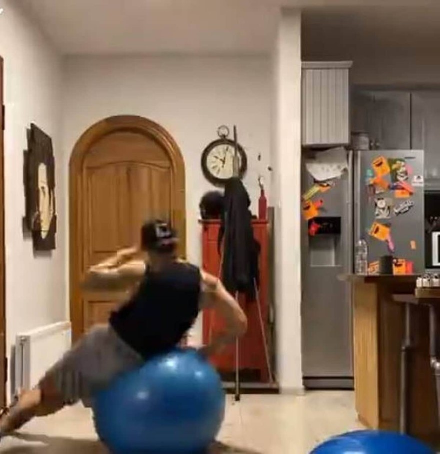 To σπίτι του Άκη Πετρετζίκη και της Κωνσταντίνας Παπαμιχαήλ