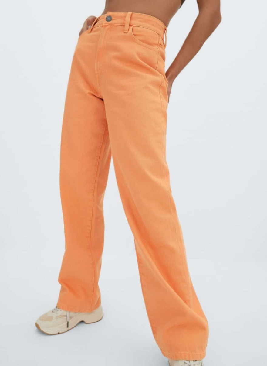 Το παντελόνι που προβλέπεται να ξεπουλήσει κοστίζει μόνο 25,99 ευρώ