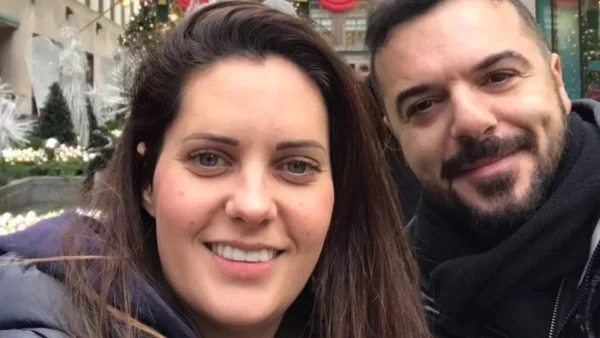 Το εντυπωσιακό σπίτι Τριαντάφυλλου - Σιαμπάνη! Φωτογραφίες με τους χρυσούς δίσκους και την πισίνα