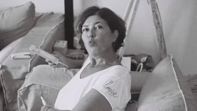 Έχει τζάκι και cozy καναπέδες - Φωτογραφίες από το εντυπωσιακό σπίτι της Σοφίας Αλιμπέρτη στην Πάρο