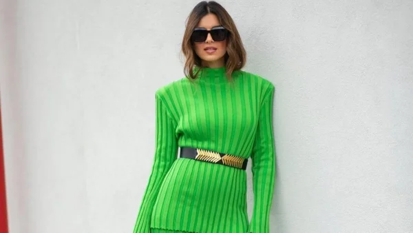 Με φόρεμα βγαλμένο από το Emily In Paris η Σταματίνα Τσιμτσιλή - Λουλουδάτο με ανοιχτή πλάτη