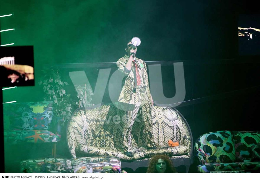 Ίαν Στρατής - Παράσταση