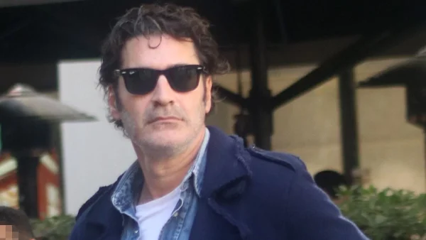 Σοφιστικέ με τζάκι - Φωτογραφίες από το εσωτερικό του σπιτιού του Χριστόφορου Παπακαλιάτη