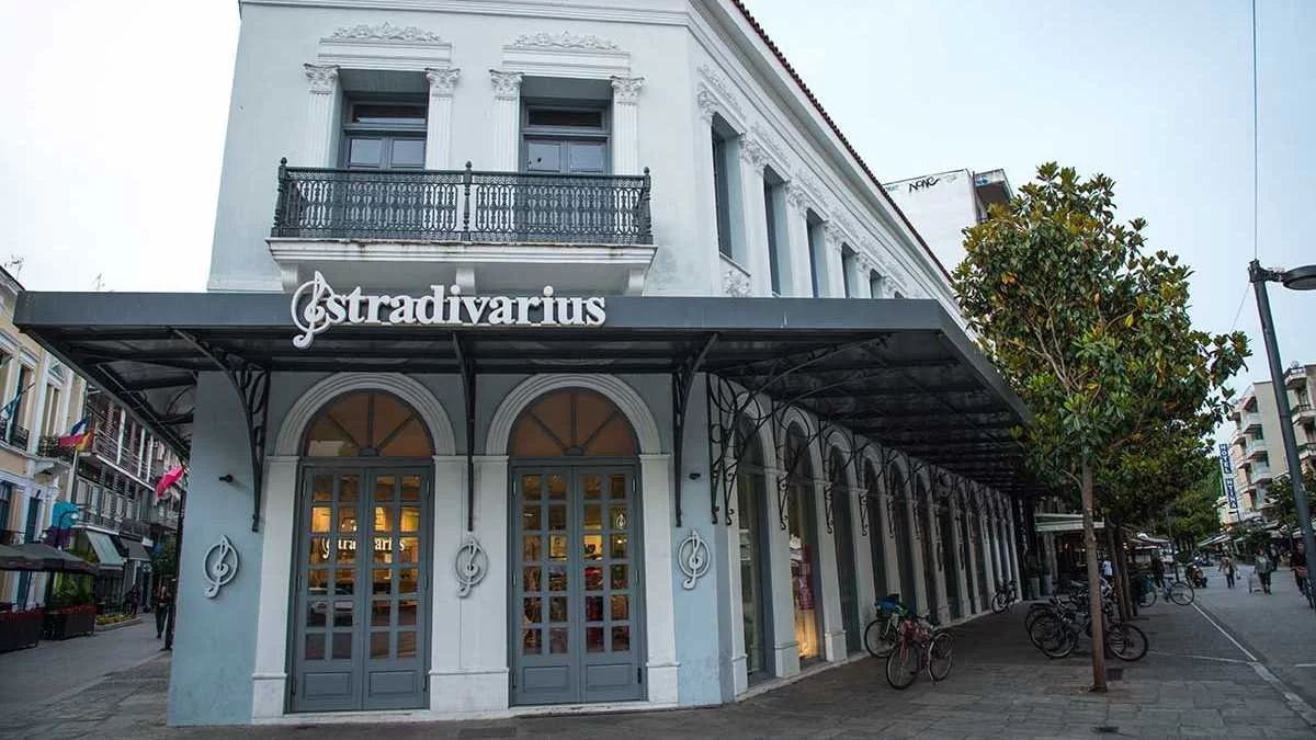 Κάνε δικό σου το πουκάμισο με μακριά μανίκια καμπάνα από τα Stradivarius - Βγαίνει σε τρία χρώματα