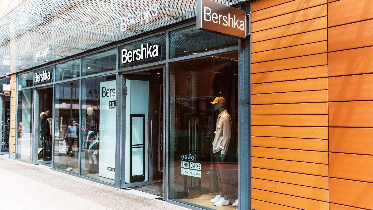 Το περιζήτητο παντελόνι από τα Bershka που πρέπει να γίνει δικό σου - Βγαίνει σε έξι χρώματα