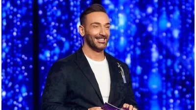 Ενθουσιασμένος ο Νίκος Κοκλώνης με την πρεμιέρα του Chart Show - Το πρώτο του μήνυμα